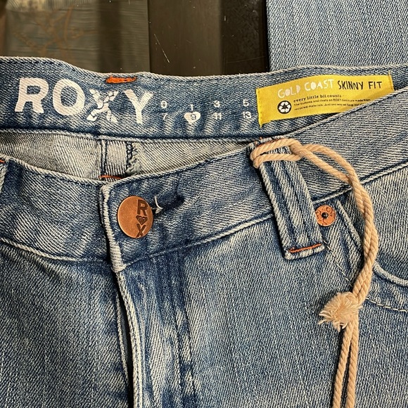 NWT ROXY JEANS WOMAN/ JUNIOR SIZE - Picture 3 of 6